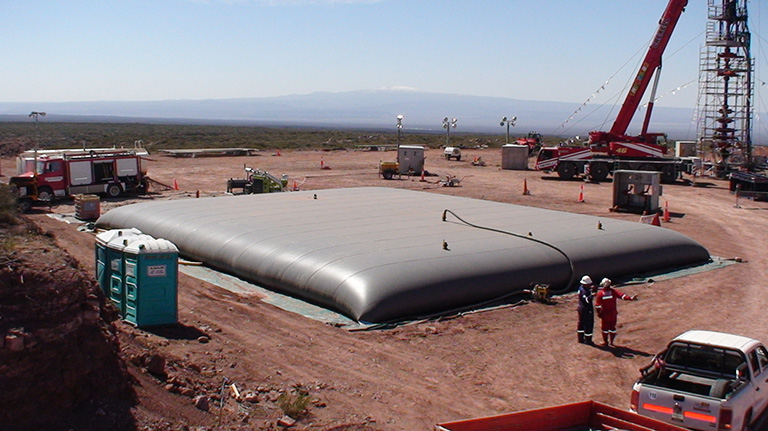 Tanque bolsa para explotaciones petroleras y mineras.
